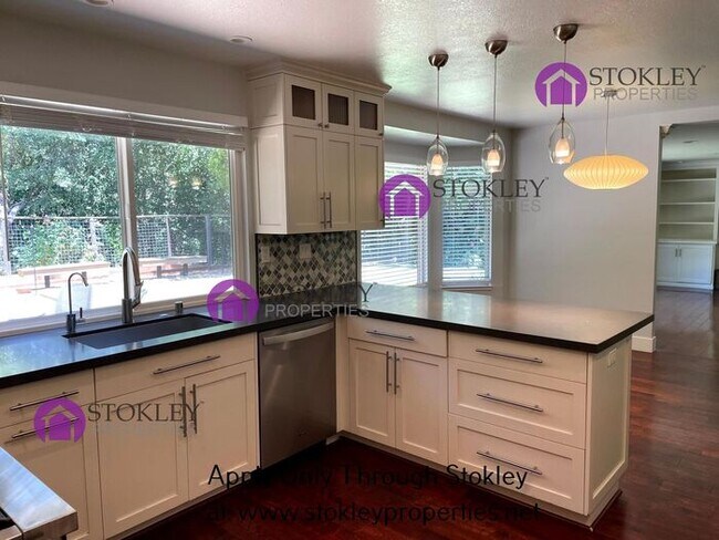 Photo - 25 Banbridge Pl