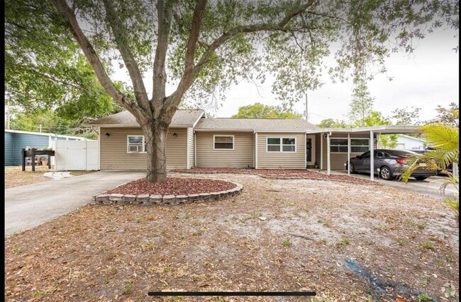 Building Photo - 6718 Kingswood Dr N Rental
