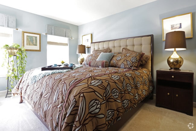 1BR, 1BT - 917SF - Primary bedroom - Courts at Wetherburn Commons