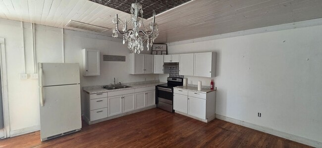 Photo - Large home on a corner lot in Ville Platte