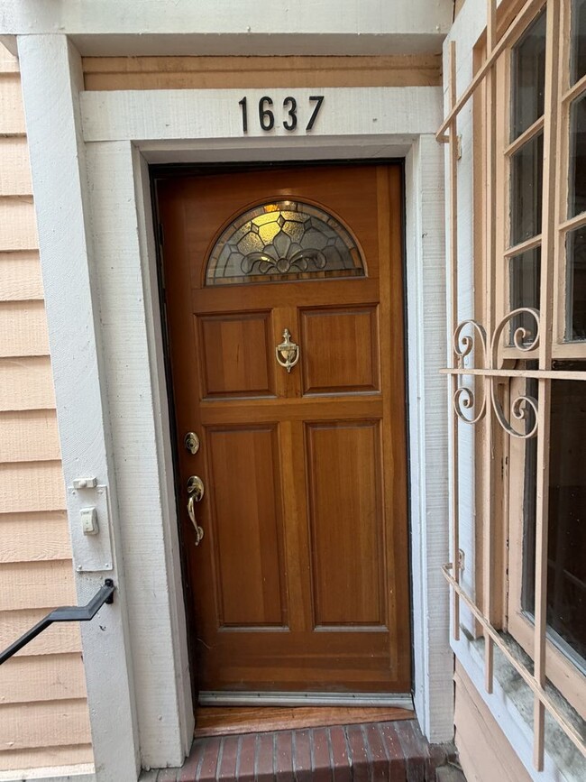 Photo - 1637 Lake St