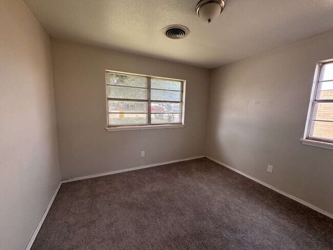 Photo - 5431 45th St