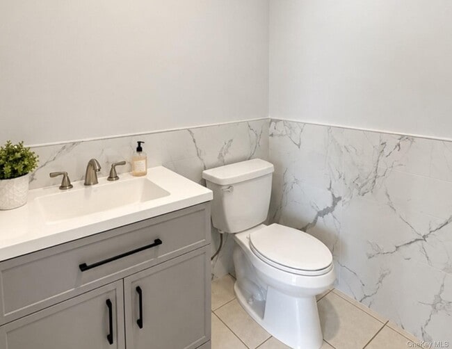 198 Moriches Rd Unit B