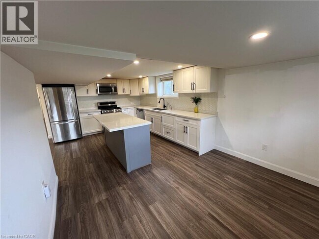 Photo - 176 Queensdale Ave E