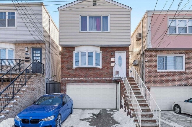 Photo - 5712 Broadway Unit 1