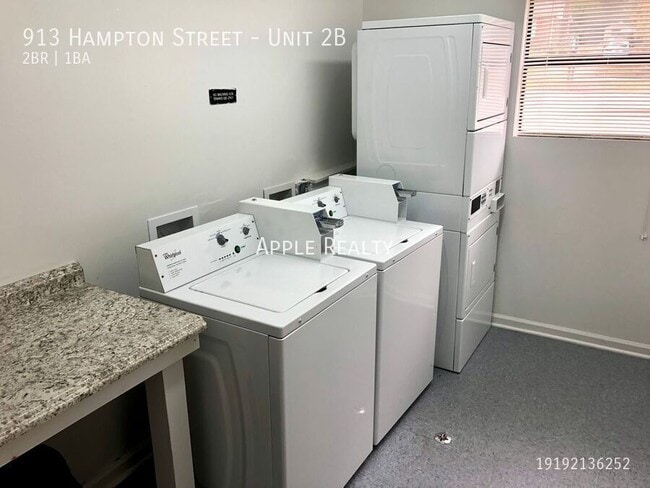 Building Photo - 913 Hampton St Rental
