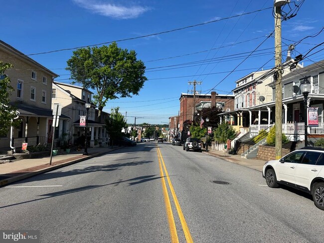 Photo - 431 Main St