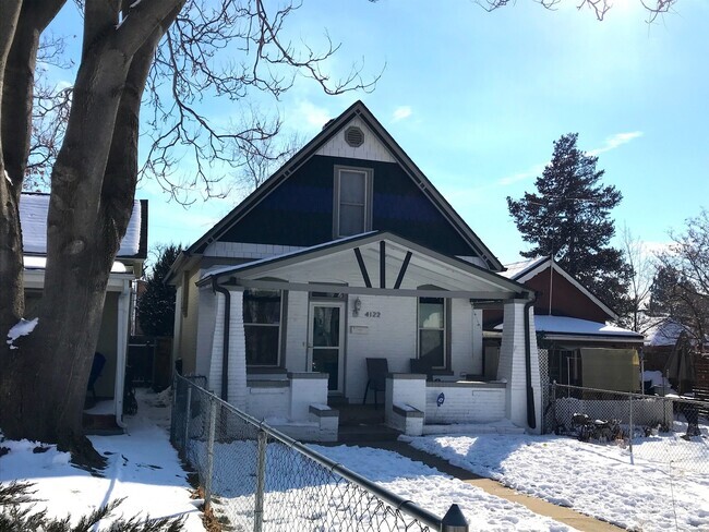 Building Photo - Bright and Cozy 2-Bedroom in Sunnyside wit... Rental
