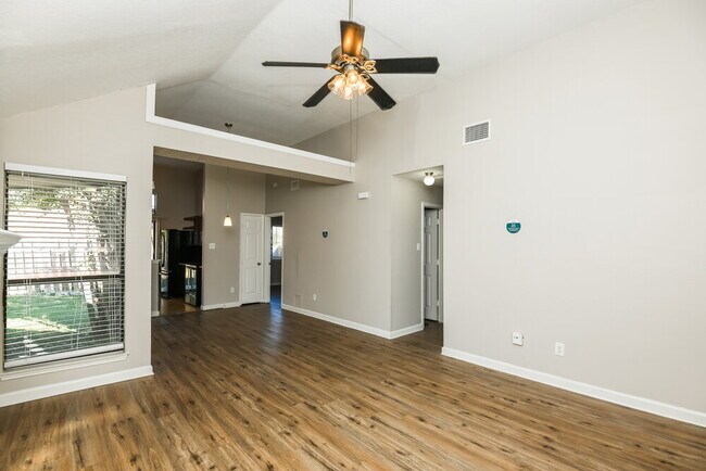 Photo - 103 Hardin Dr