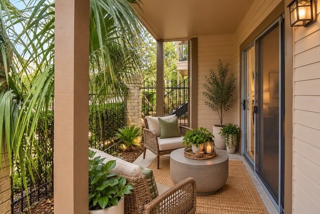 Photo - 2121 Hepburn St Unit 205