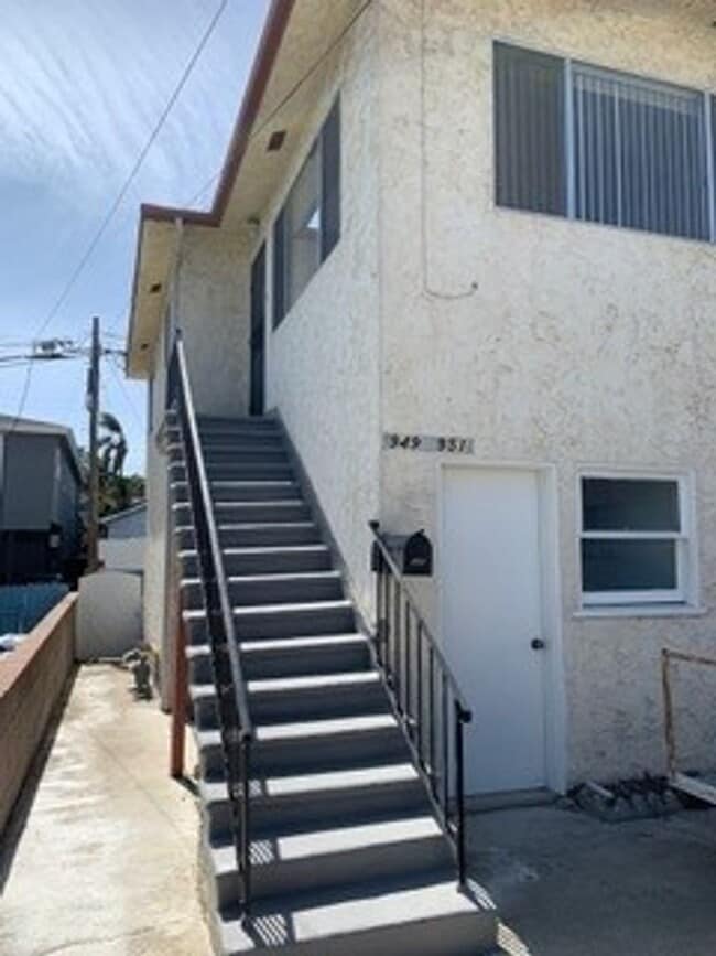 Building Photo - 18th Street Unit 949 W. 18th Street