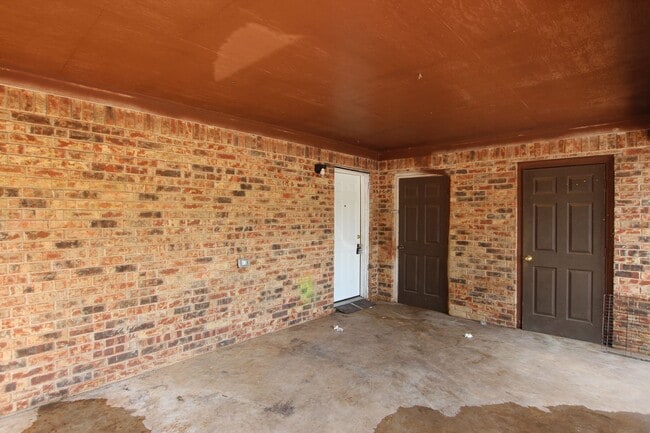Building Photo - 1428 E Houston St Unit 1428 1/2