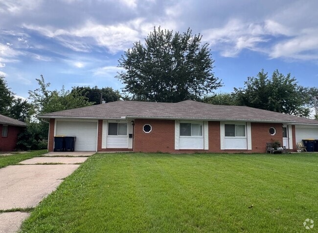 Building Photo - Charming 2Bed/1Bath Duplex Rental