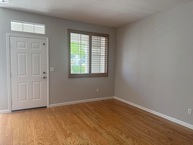 Photo - 3162 Golden Crest Common Unit 3