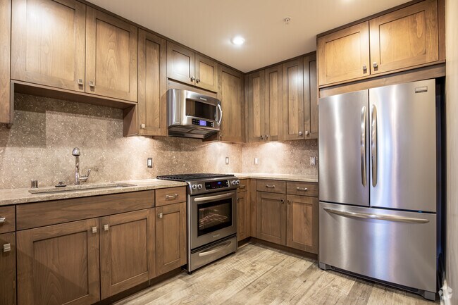 2BR, 2BA - B6 - 885 Woodside