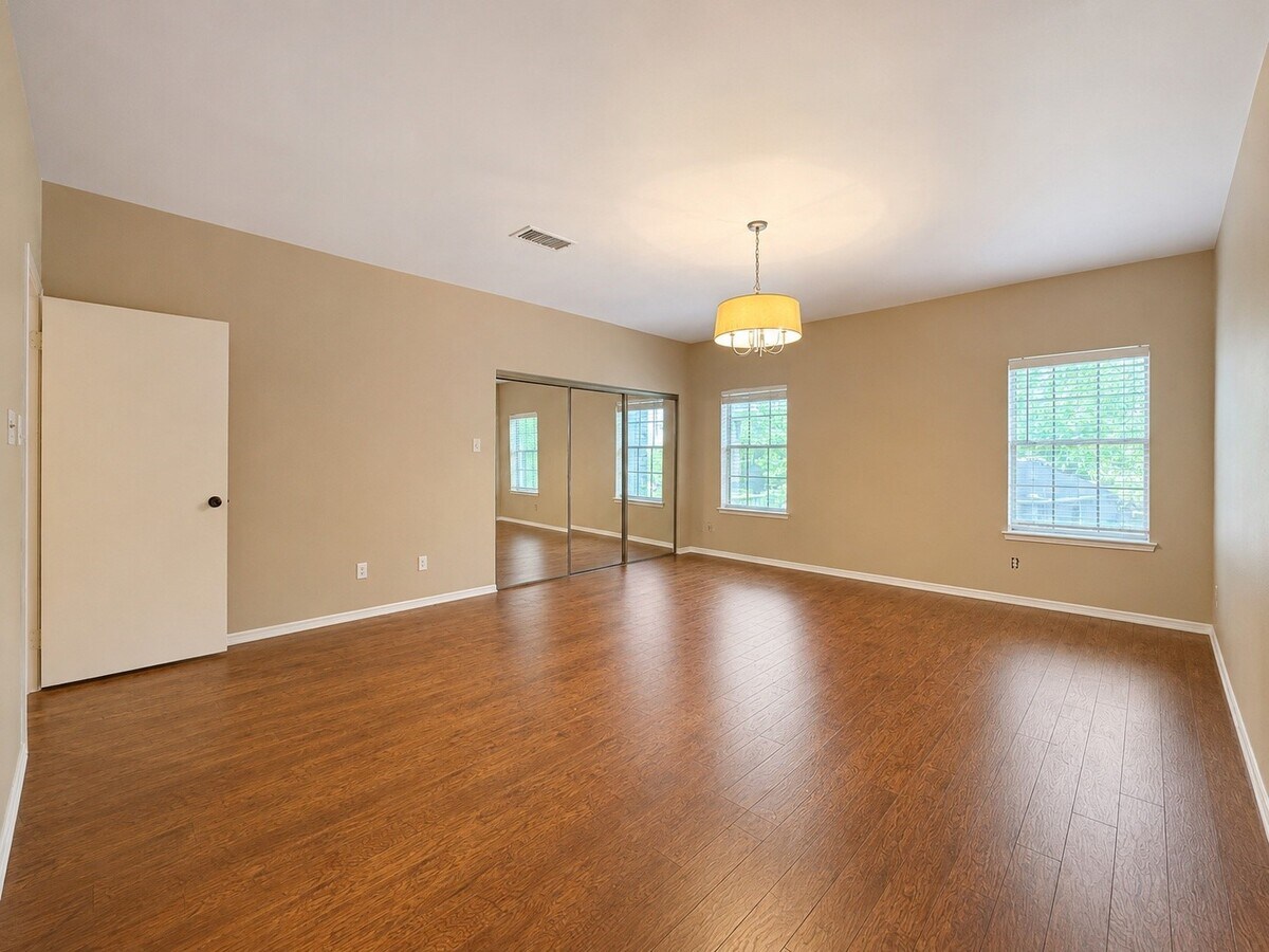 Photo - 17659 Red Oak Dr Unit 7659