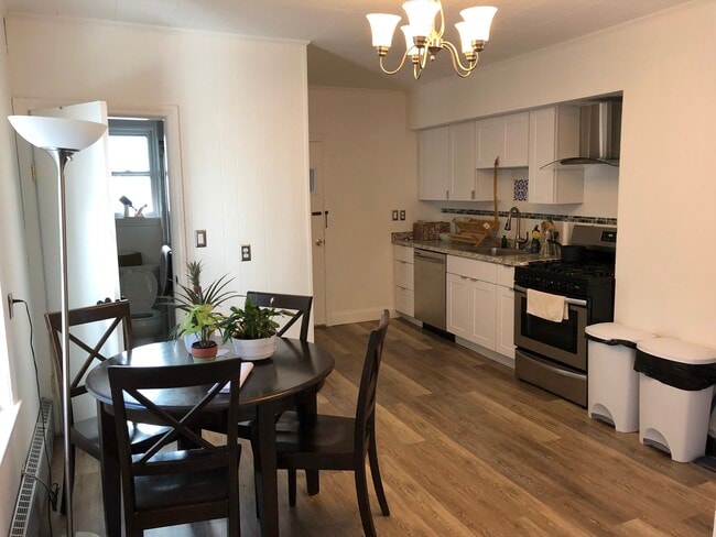 Building Photo - 154 Webster Ave Unit 2