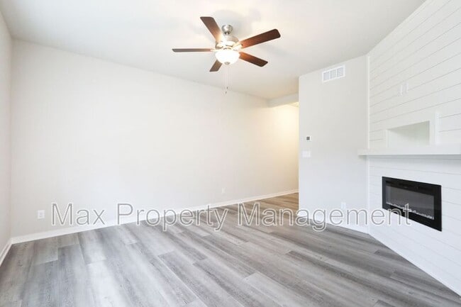 Photo - 3955 NE 2nd Ln