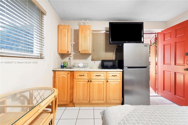 Photo - 4500 NW 5th St Unidad studio