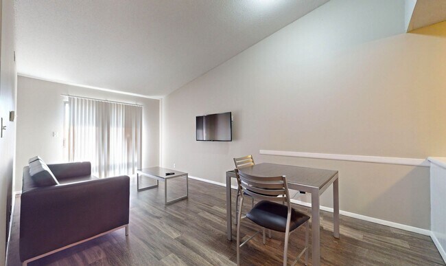 Photo - 905 South Locust Street