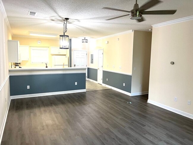 Photo - First Floor, 2 Bedroom, 2 Bath Condo with Screened Patio! Community Pool!