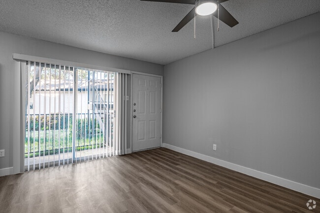 1BR, 1BA - 650SF - Villas on Rosemeade East