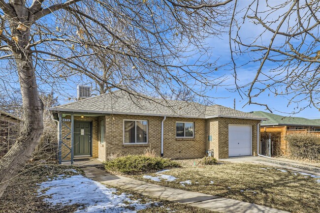 Photo - 1275 Jasmine St