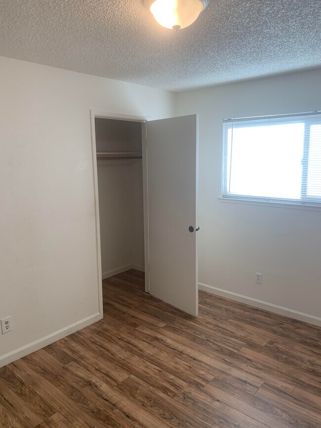 Photo - 2213 Peppermint Dr