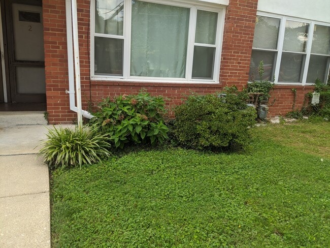 Photo - 127 Webster St NE