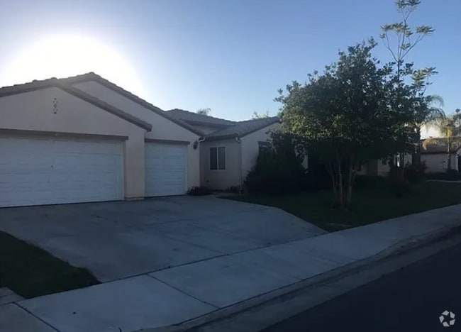 Building Photo - 17719 Robusta Dr Rental