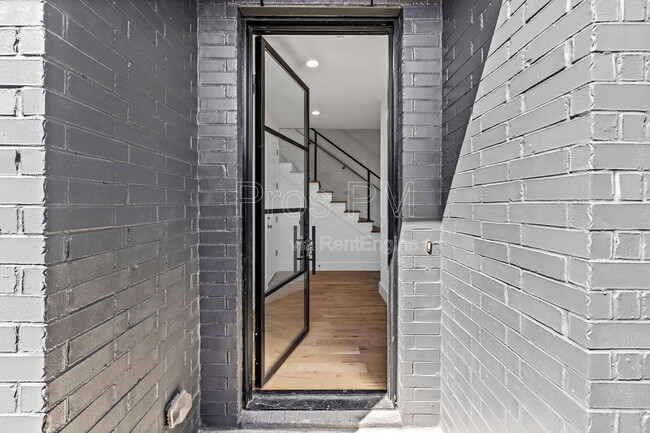 Photo - 410 Avenue L