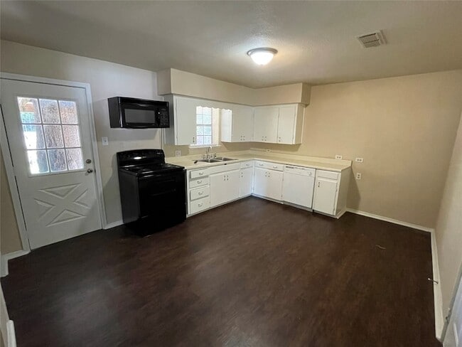 Photo - 2916 Layne Dr
