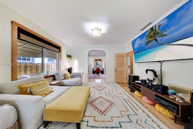 Photo - 521 NE 74th St