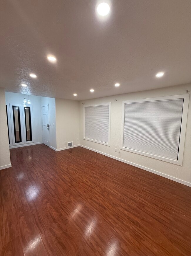 Photo - 9404 Stone Ave N