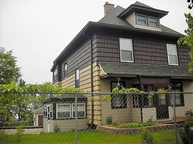 Photo - 624 E 6th St Unit Main House