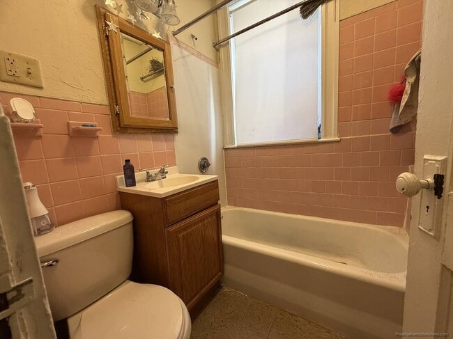 Photo - 153 Kelton St