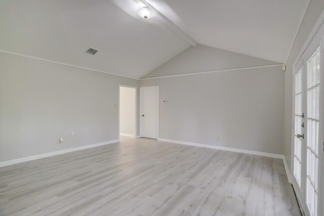 Photo - 10022 Belfast Rd