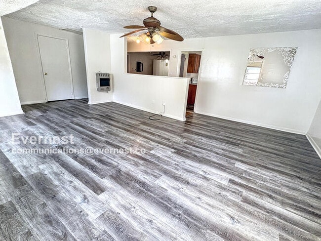 Photo - 1549 Elm St SW