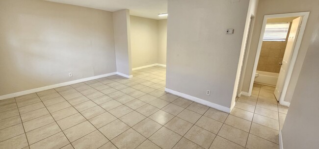 Photo - 2860 NW 15th St