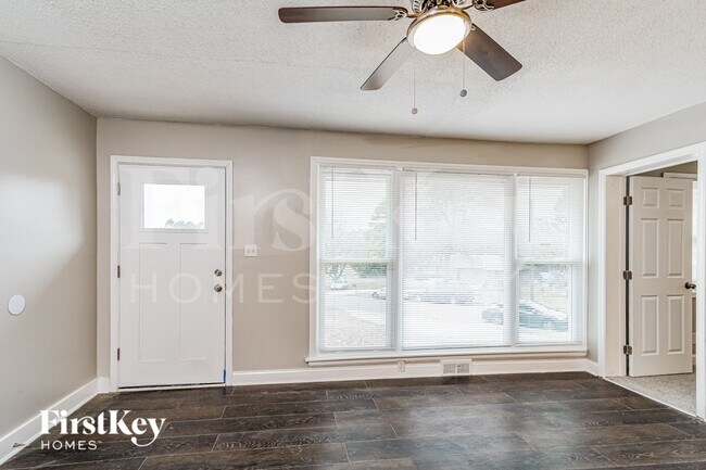 Photo - 1104 Raynor St