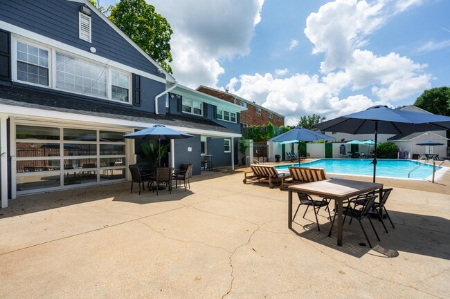 Blue Ridge Crossing Apartments & Townhomes