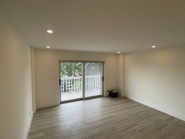 Building Photo - 1831 NE 38th St Unit Coral Lake Tower