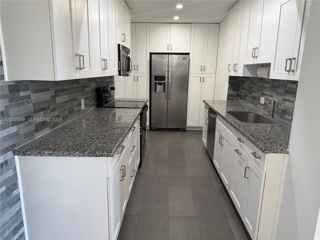 Photo - 4200 Hillcrest Dr Unit 809