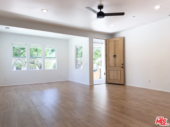 Photo - 843 N La Fayette Park Pl