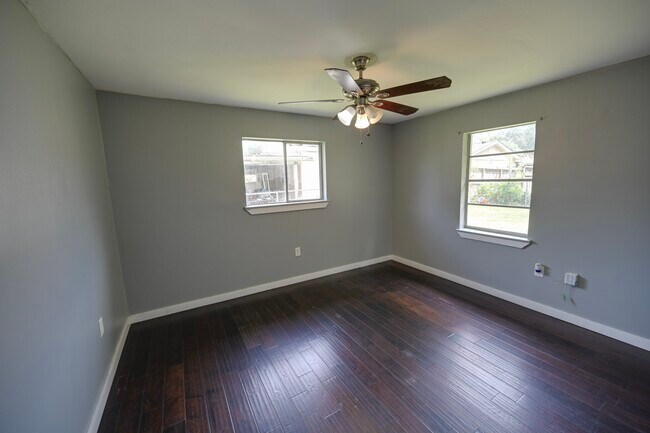 Photo - 1106 Mooney Rd