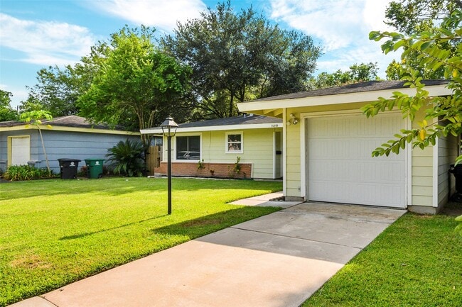 Building Photo - 10202 Woodwind Dr