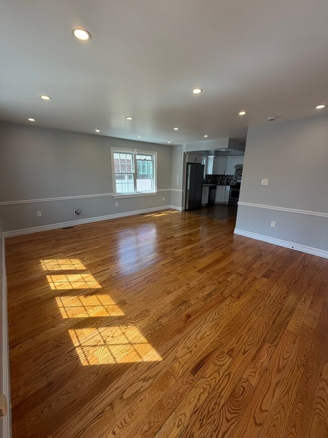 Photo - 45-46-46 149th St