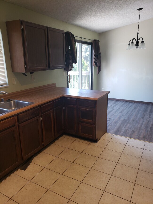 Photo - 2120 Heathercrest Dr