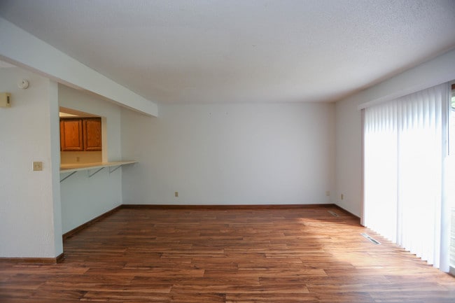 Photo - 439 Foxfire Dr