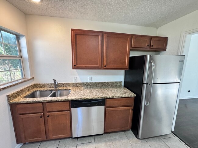 Photo - 2250 Mail Ave